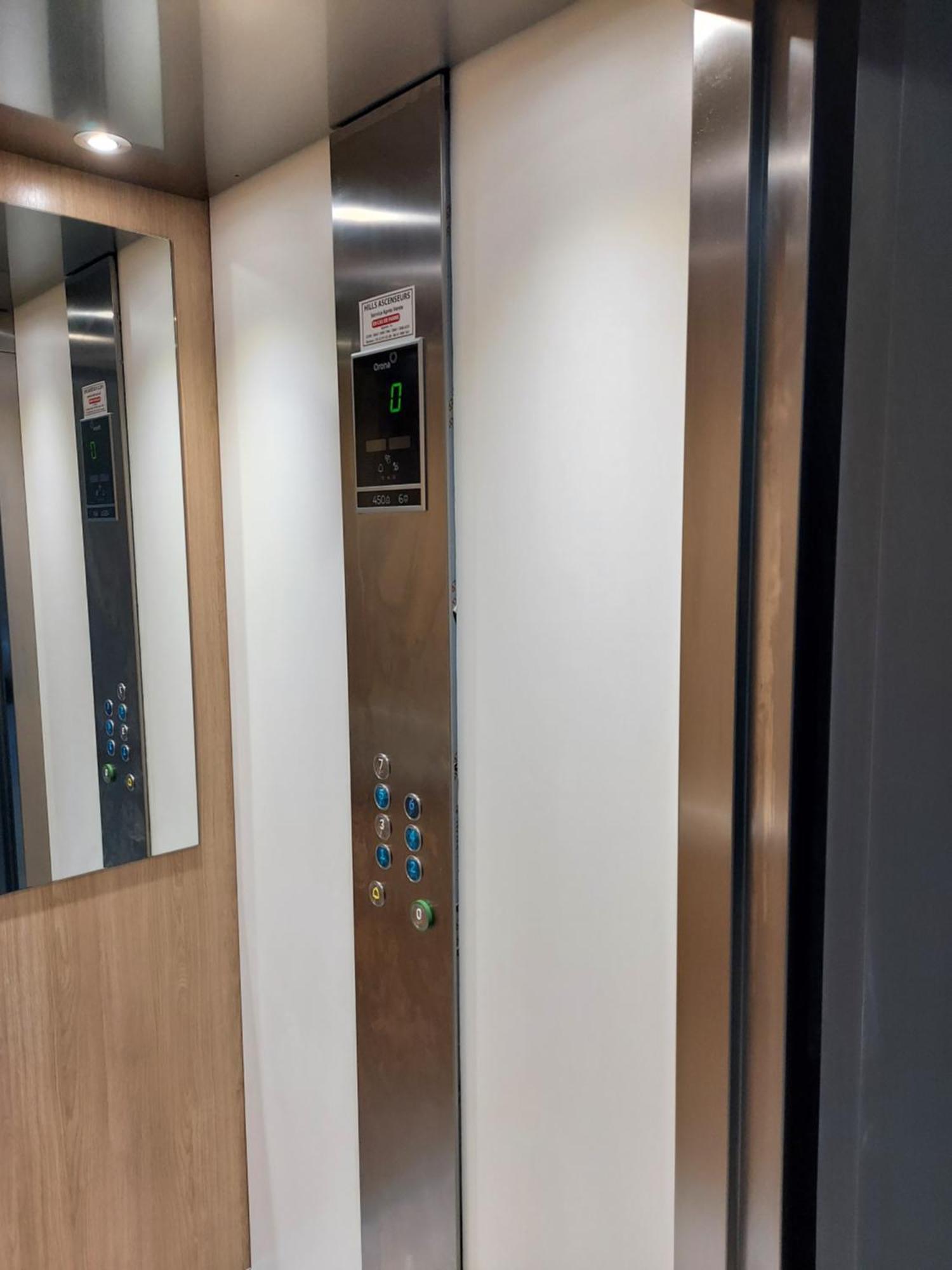 Modern Apartment Opposite The Hassan2 Mosque, Very Well Equipped And Stylish, 85 M2 With Gym And Direct Sea View With Underground Garage , Prohibits Unmarried Couples Of Arab Origin Casa Blanca Exterior foto